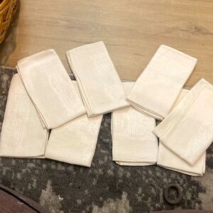 AMAZING 1920s embroidered linen needlework Cream Cloth Napkins Set. Of four